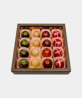 Gelateria Alpina, confezione aperta, senza coperchio, di praline artigianali Dolce Assortimento